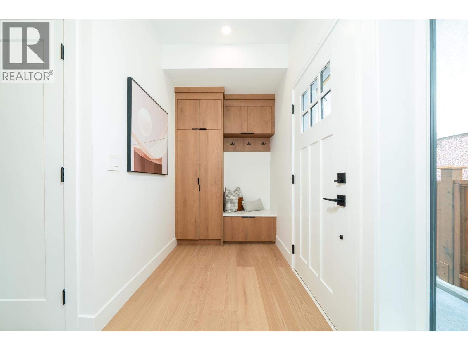 1935 4TH Avenue - photo 2