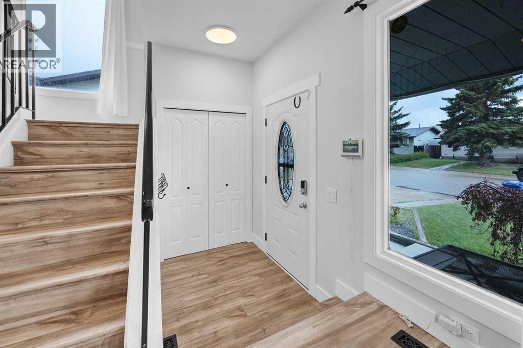 22 Sandstone Crescent SE - 14