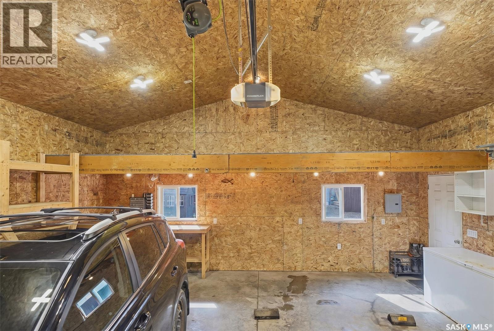 530 Maple CRESCENT - 44
