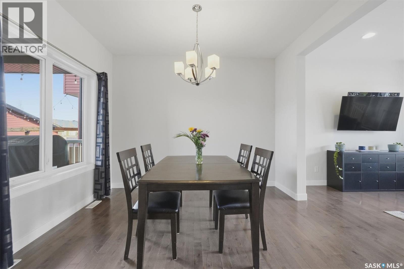 530 Maple CRESCENT - 8