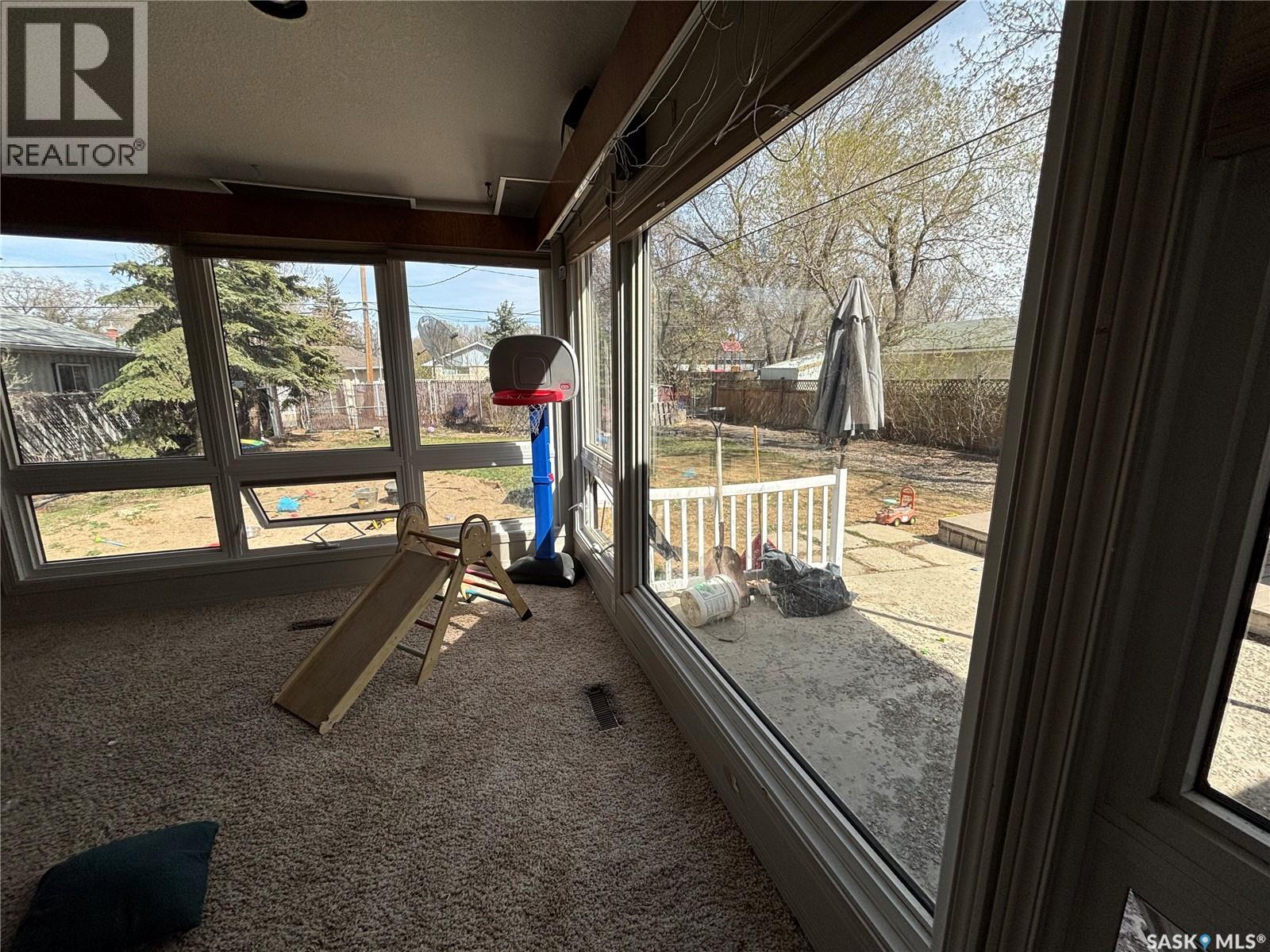 161 Halifax STREET N - Image 3