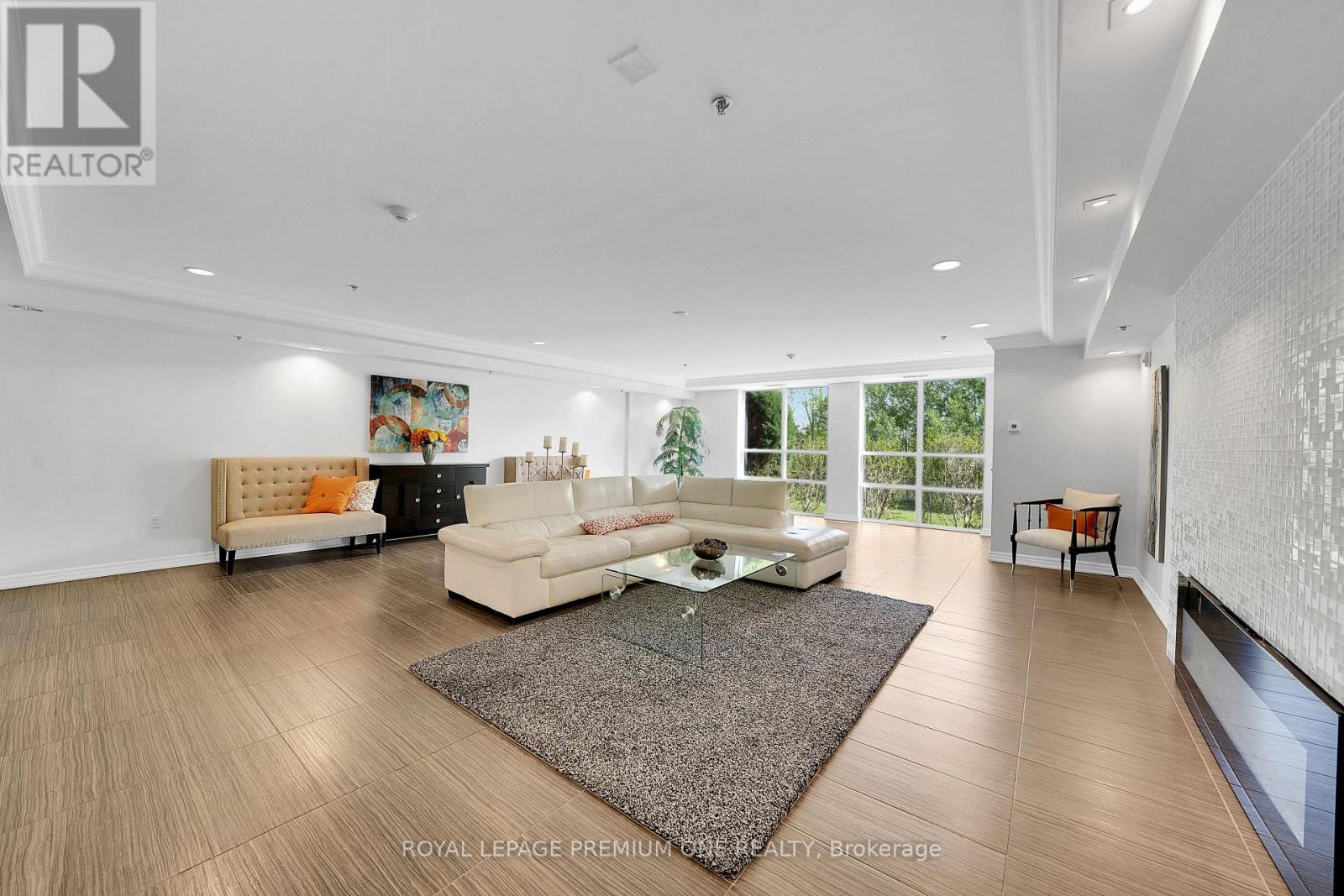 #508 1419 COSTIGAN ROAD - 11