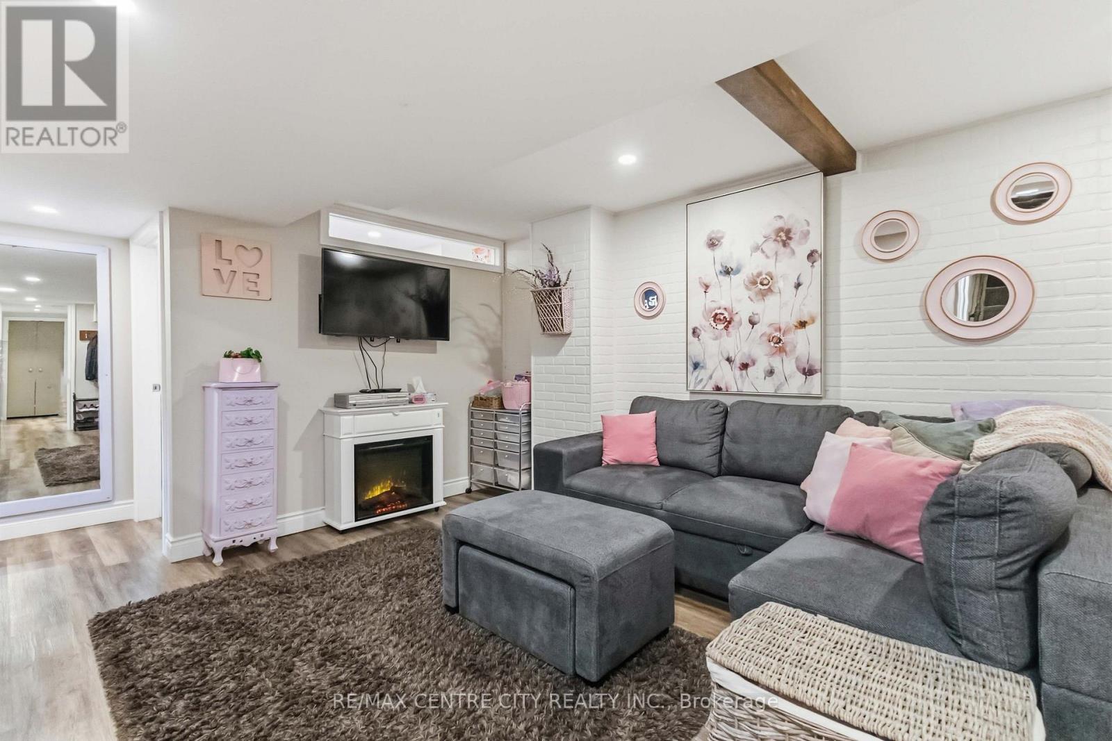 70 BRENTWOOD CRESCENT - 32