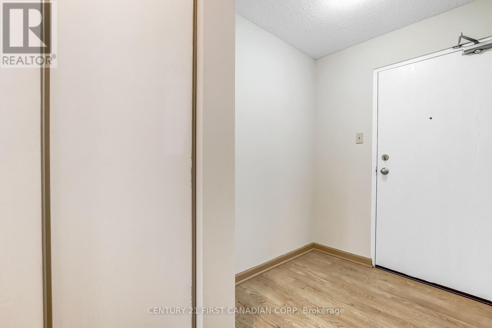 #204 986 HURON STREET - 11
