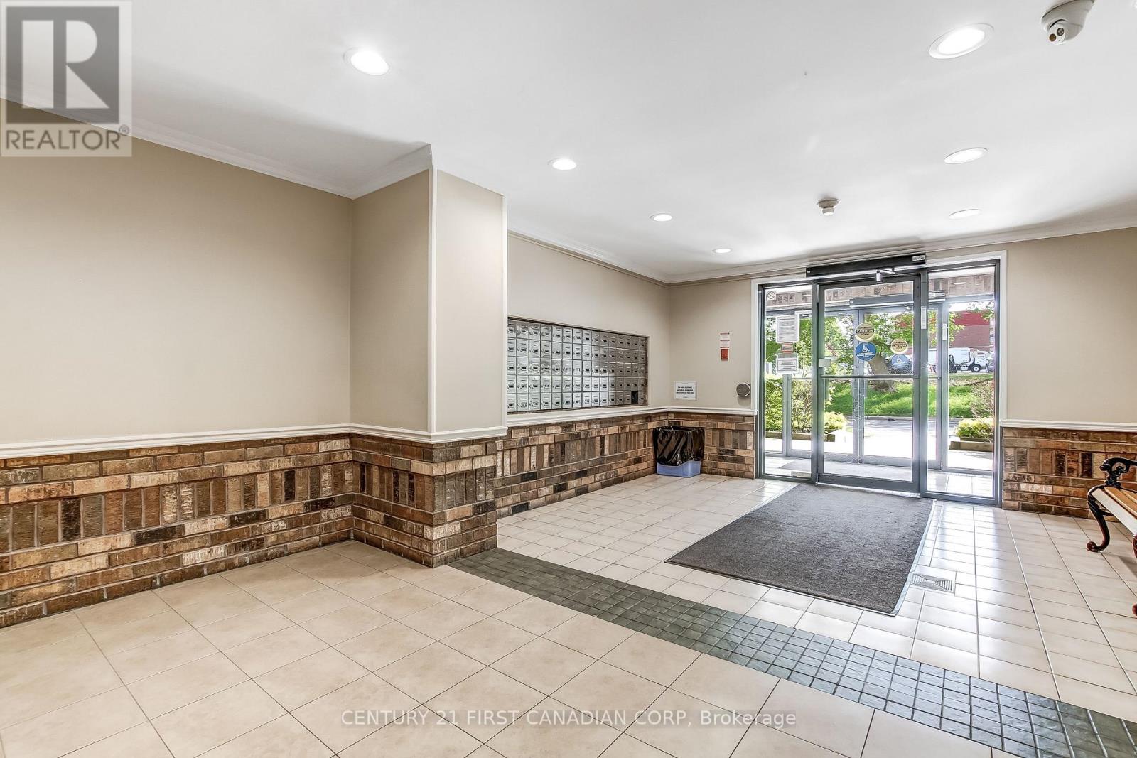 #204 986 HURON STREET - 3