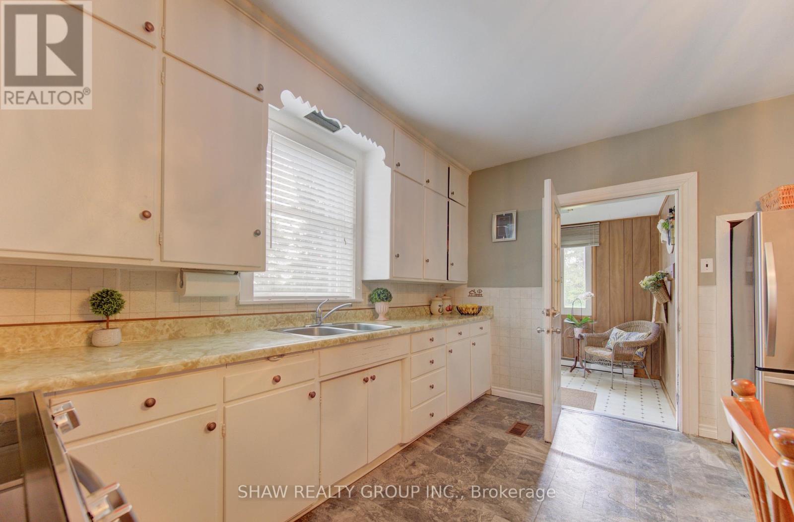 1463 KOSSUTH ROAD - 19