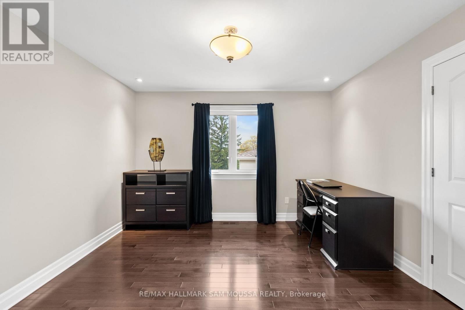 18 WYNFORD AVENUE - 32