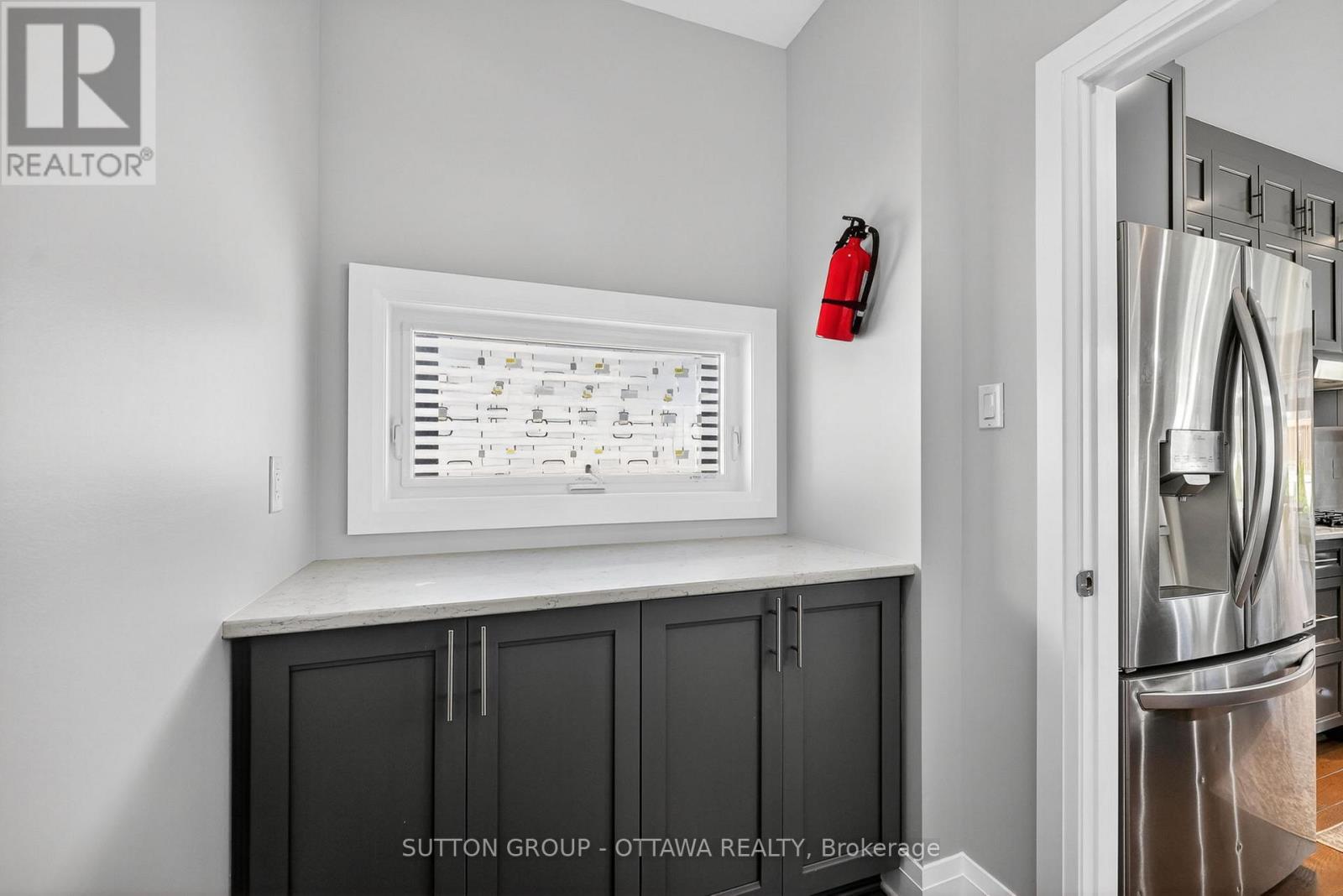 824 CONTOUR STREET - 13