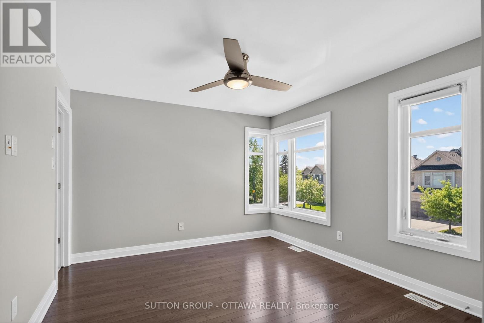 824 CONTOUR STREET - 19