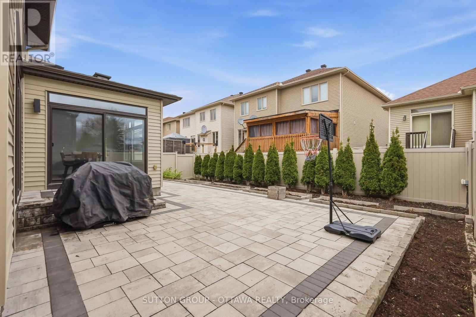 824 CONTOUR STREET - 24