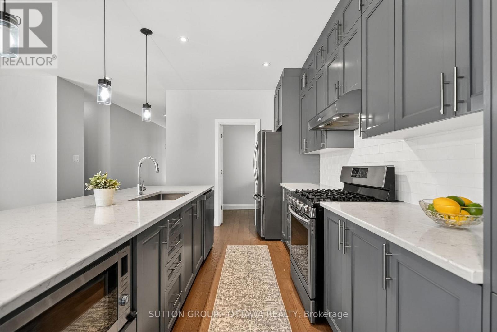 824 CONTOUR STREET - 6