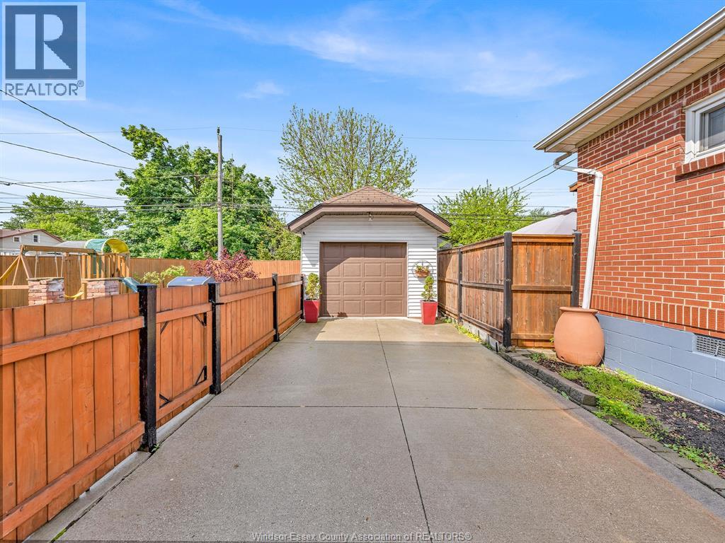 1863 PILLETTE ROAD, Windsor, Ontario, N8T1P2 — Photo 9