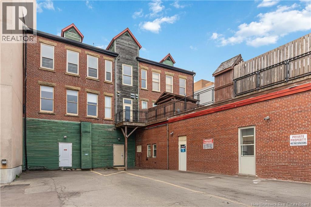 #302 850 MAIN Street - 22