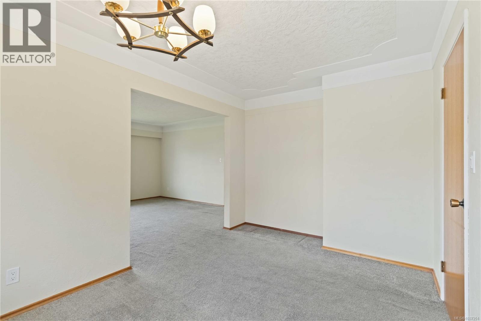 1273 Denman St - 10