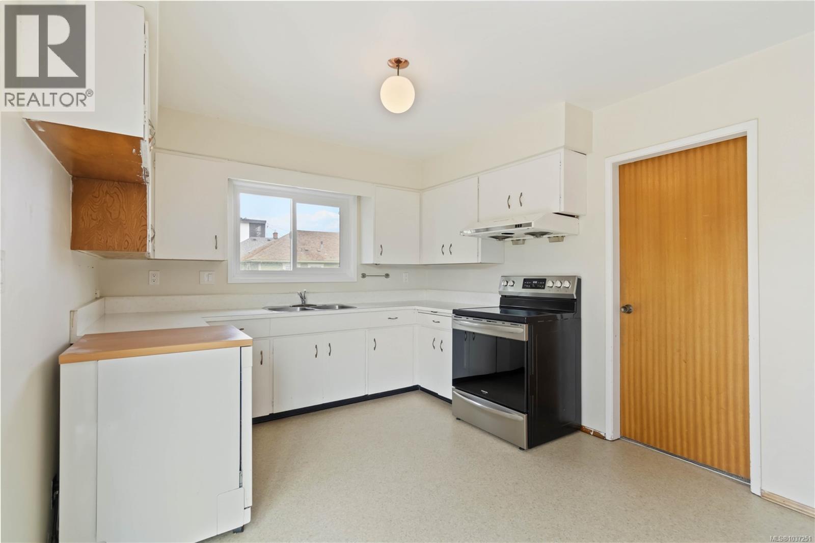 1273 Denman St - 15