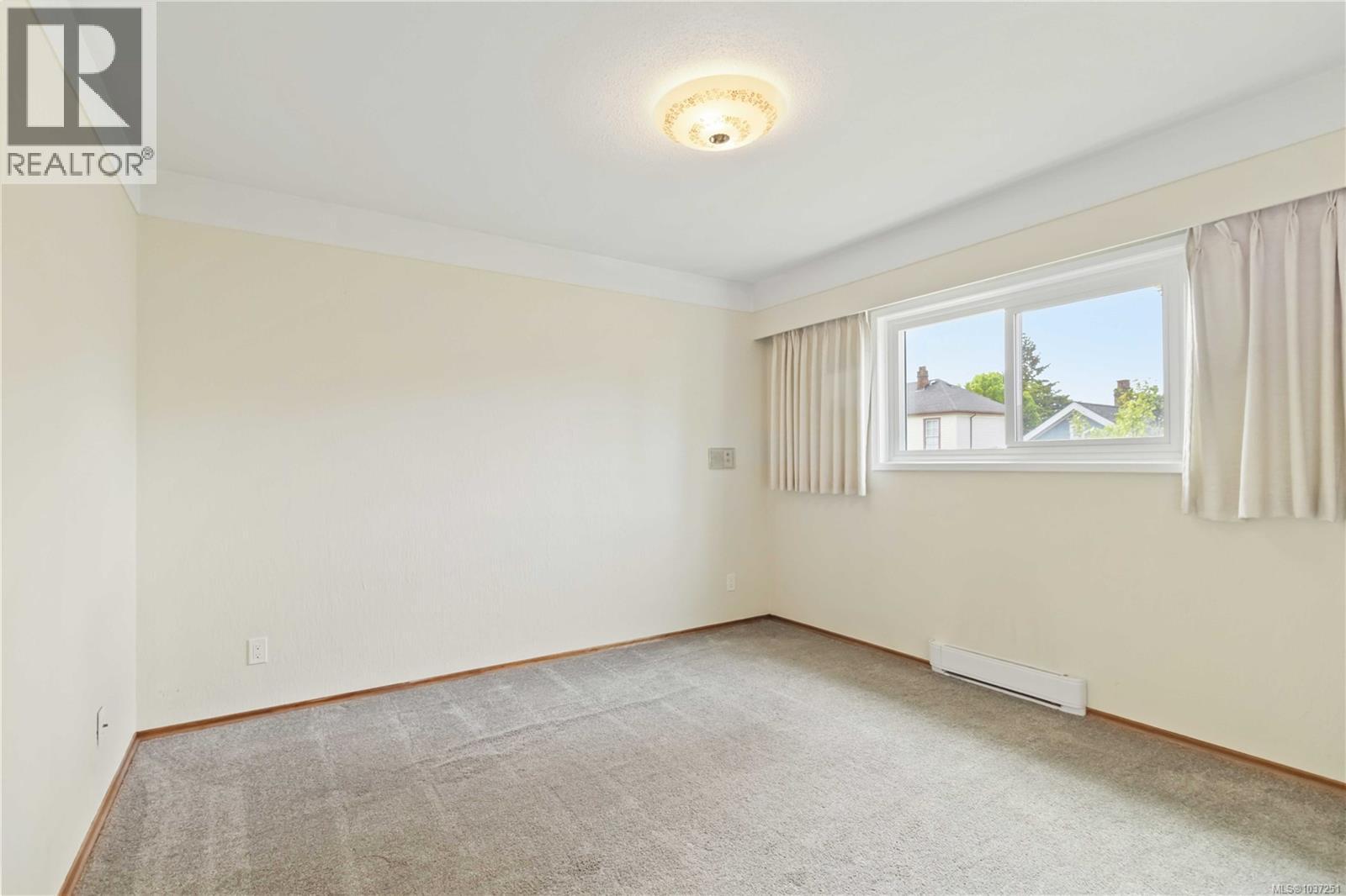 1273 Denman St - 18