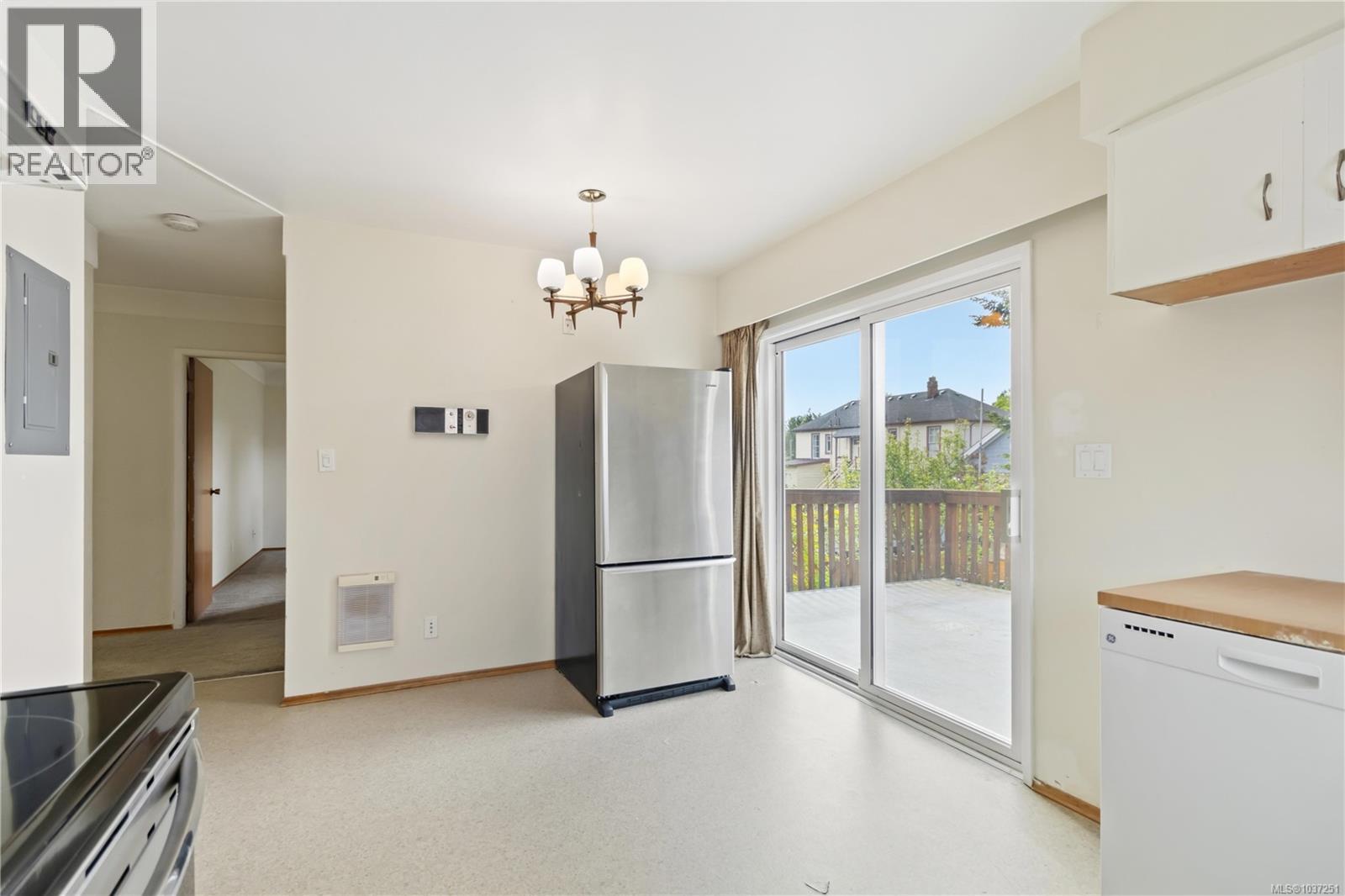 1273 Denman St - 17