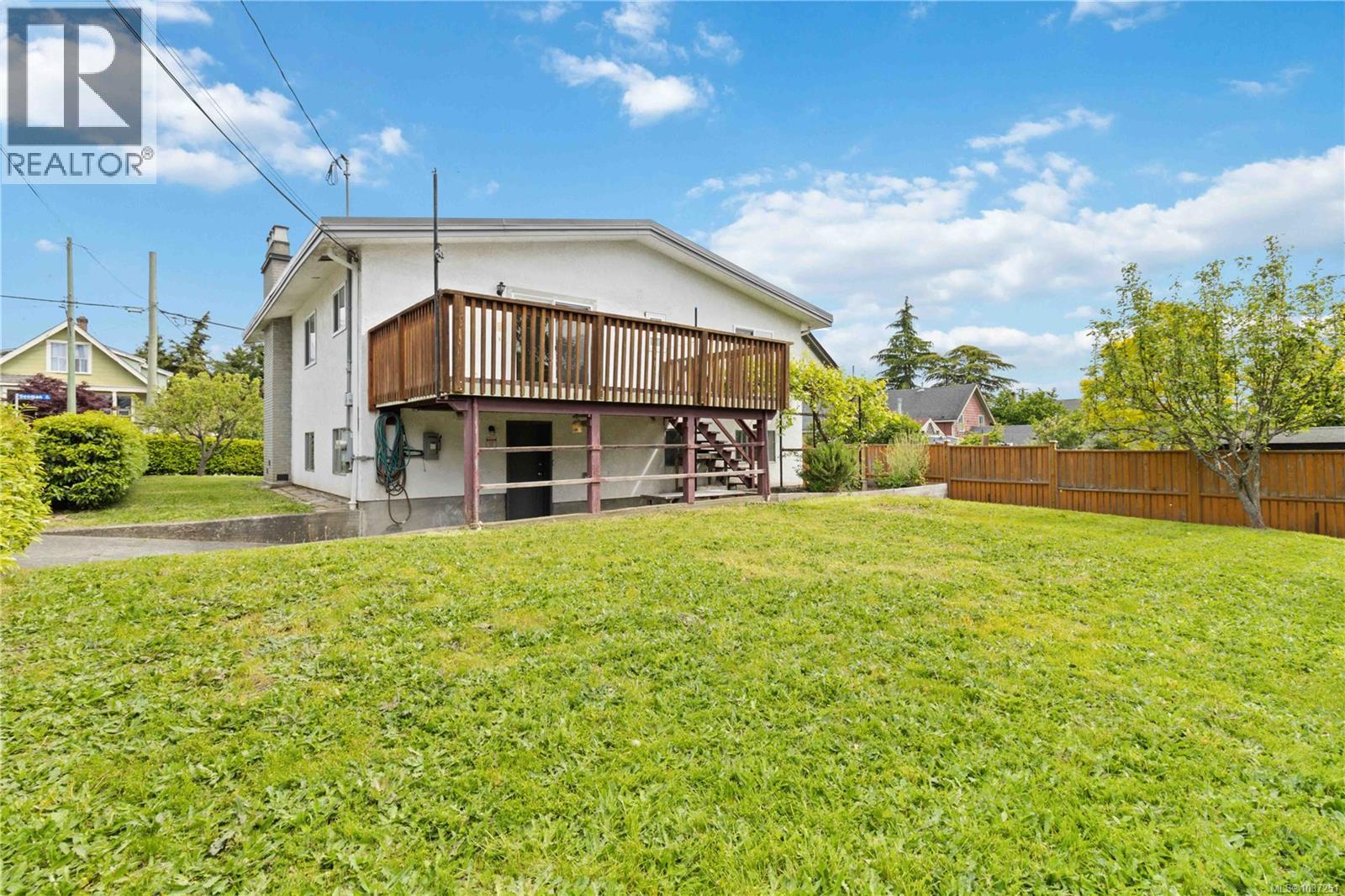 1273 Denman St - 22