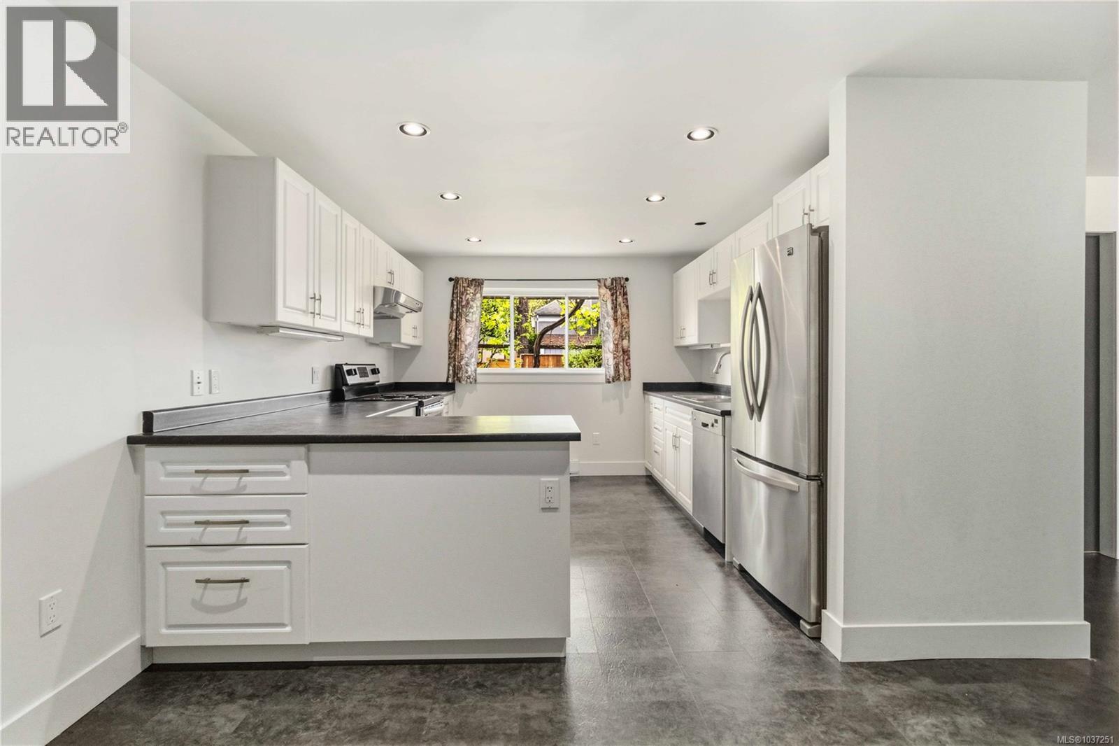 1273 Denman St - 46