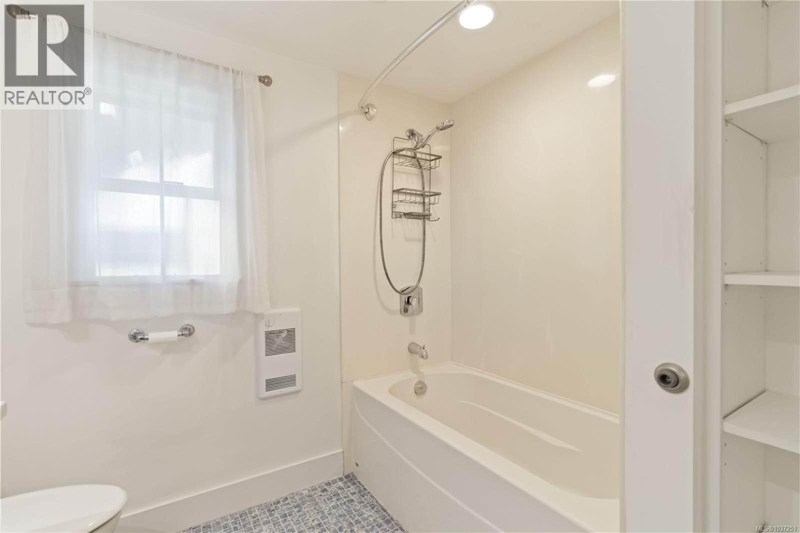 1273 Denman St - 52