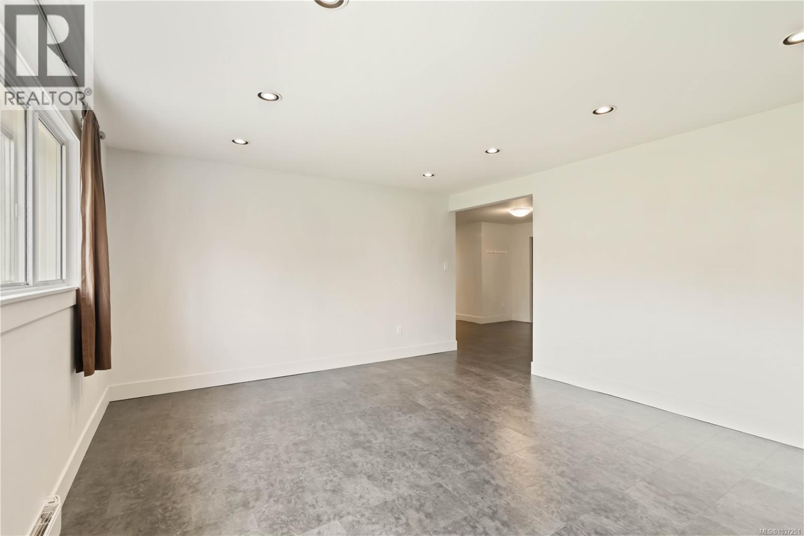 1273 Denman St - 42