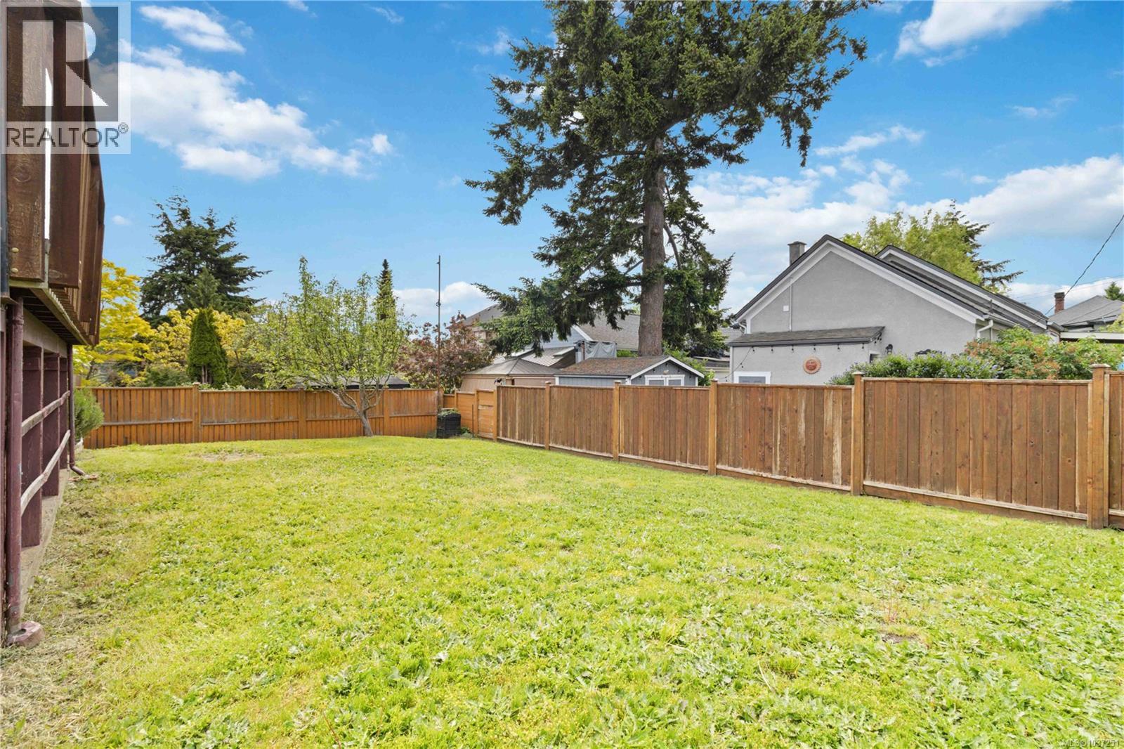 1273 Denman St - 23