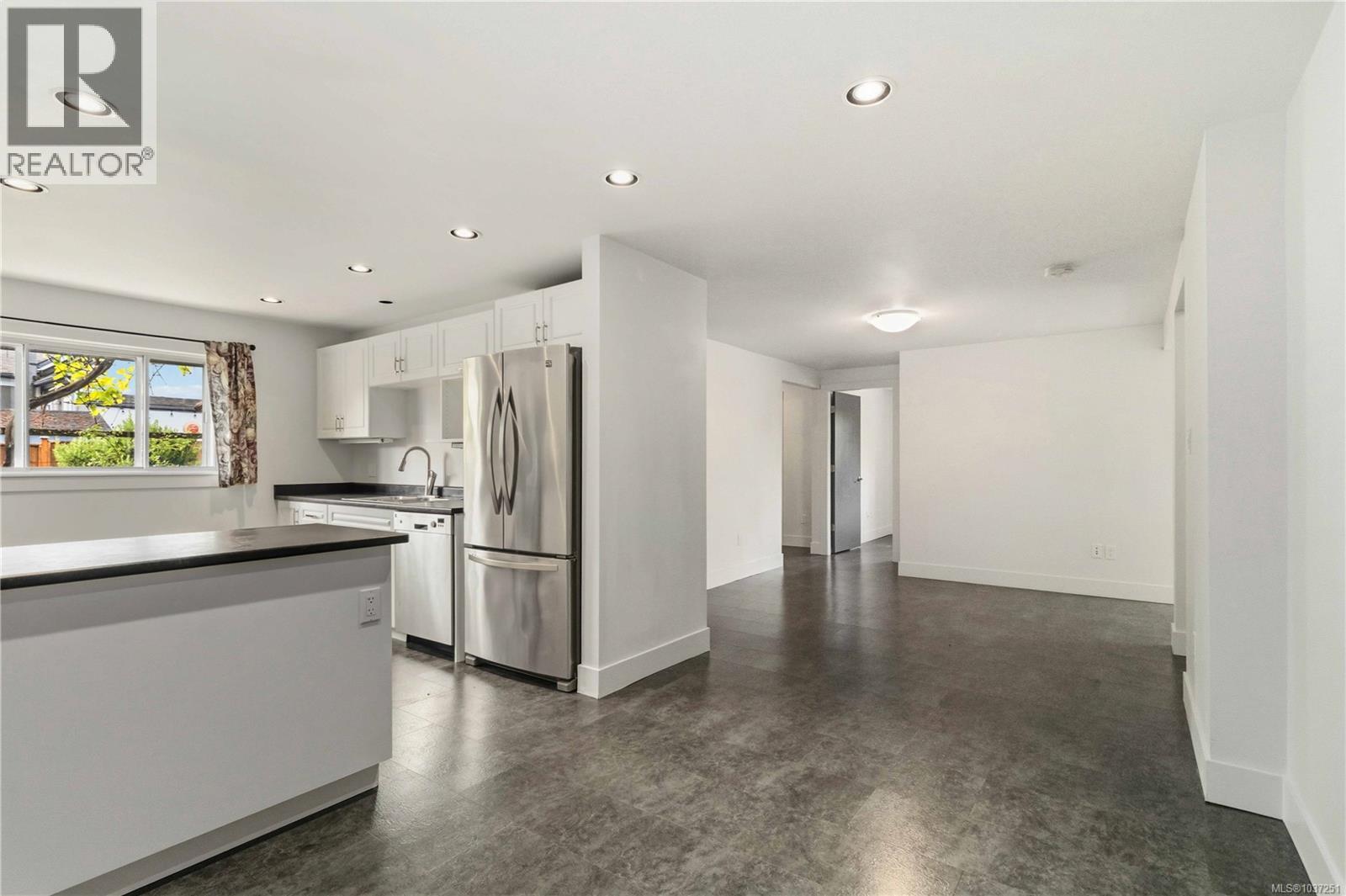 1273 Denman St - 44