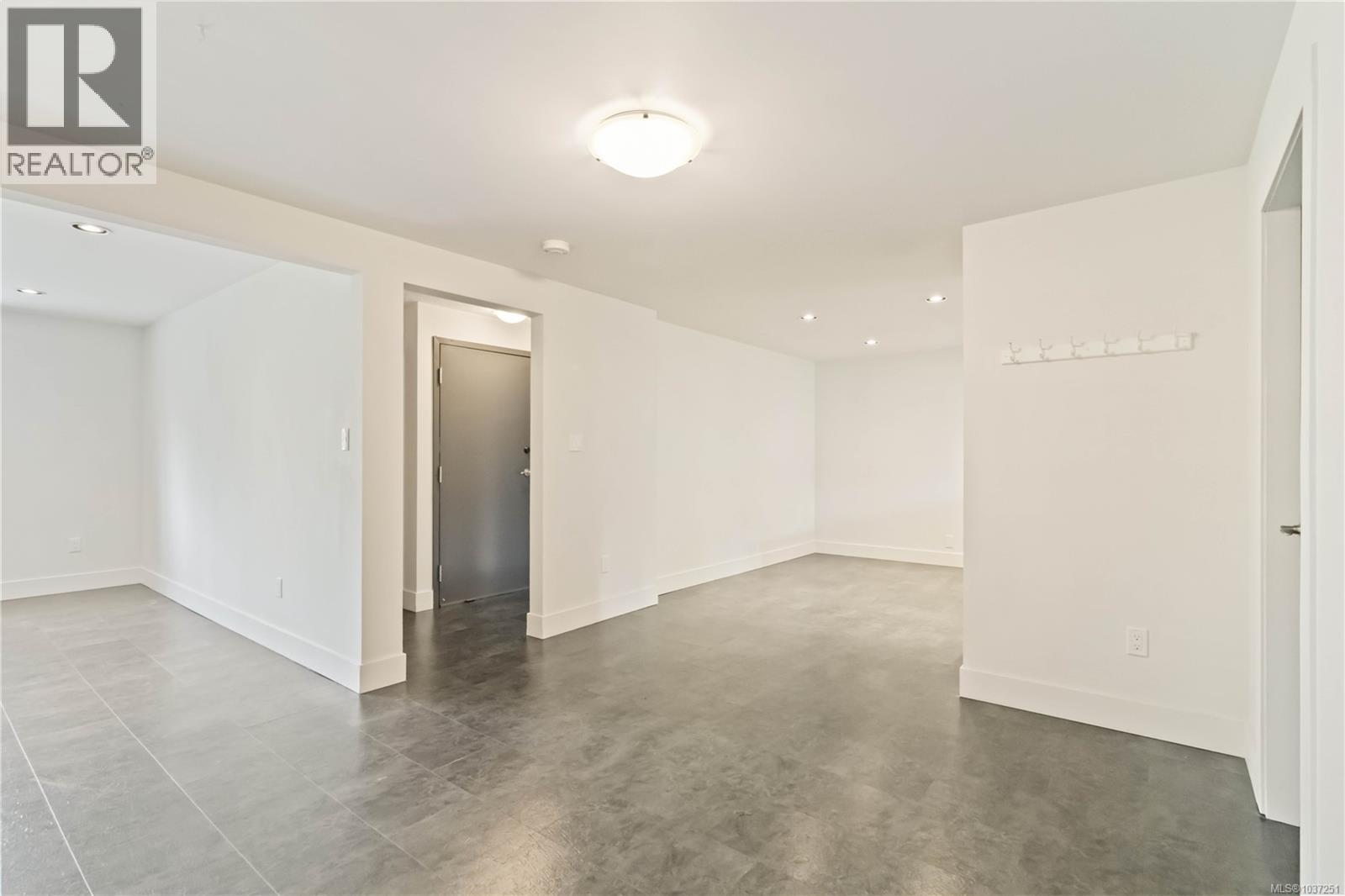 1273 Denman St - 50