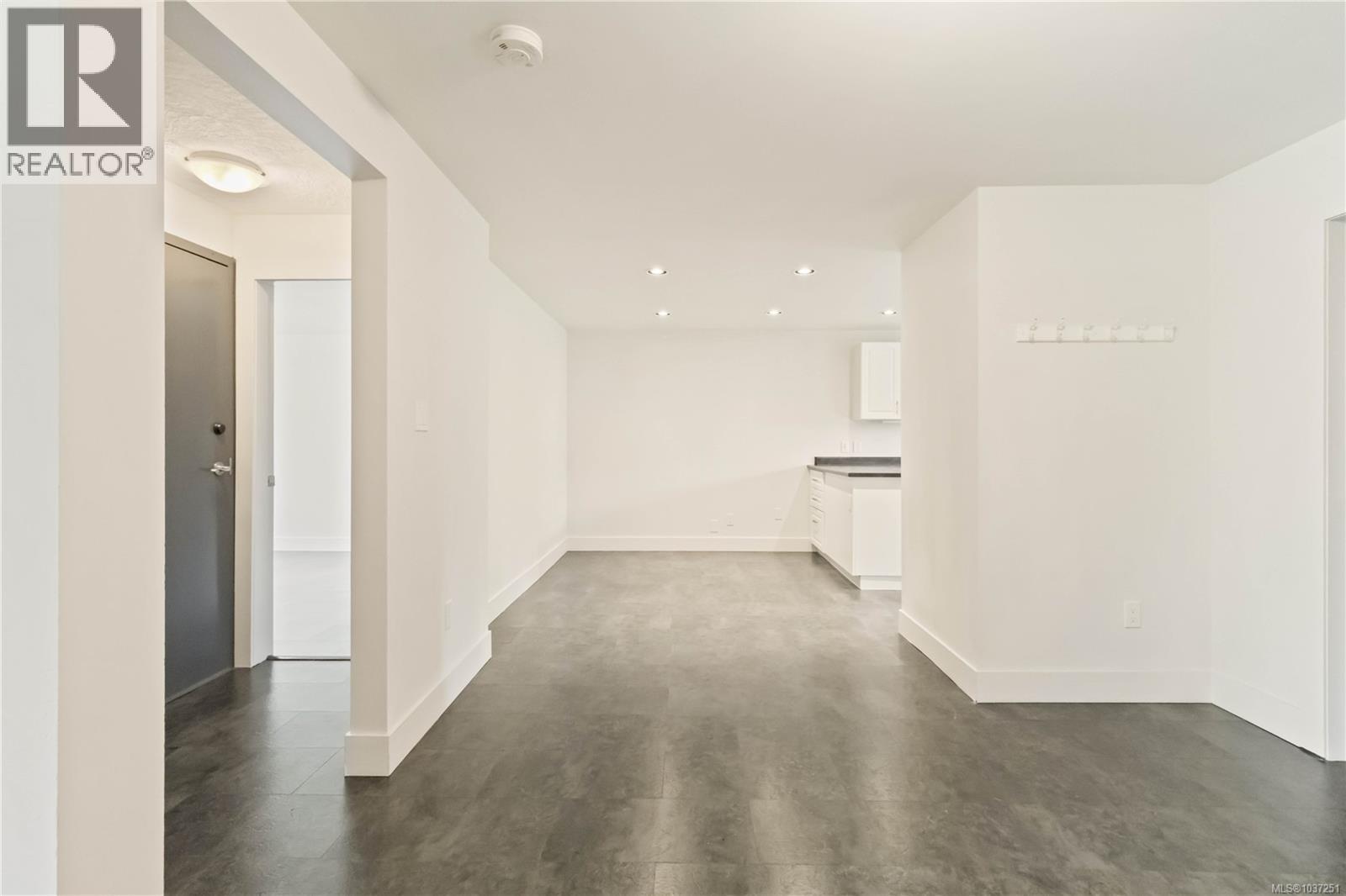 1273 Denman St - 43