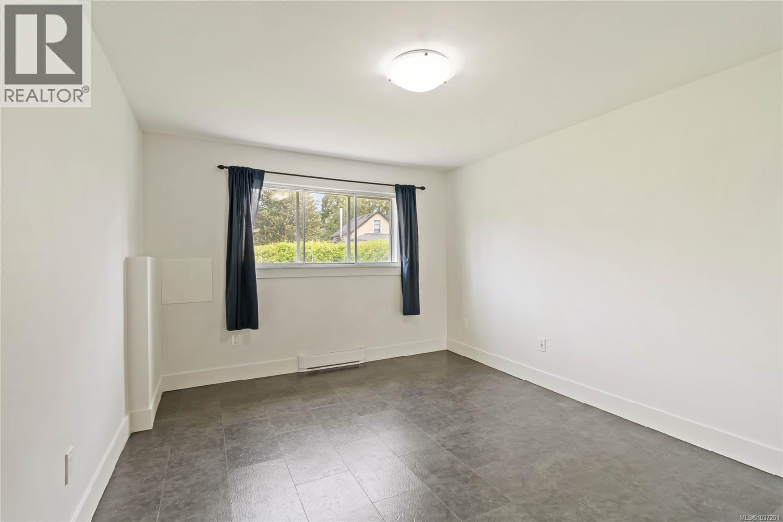 1273 Denman St - 53
