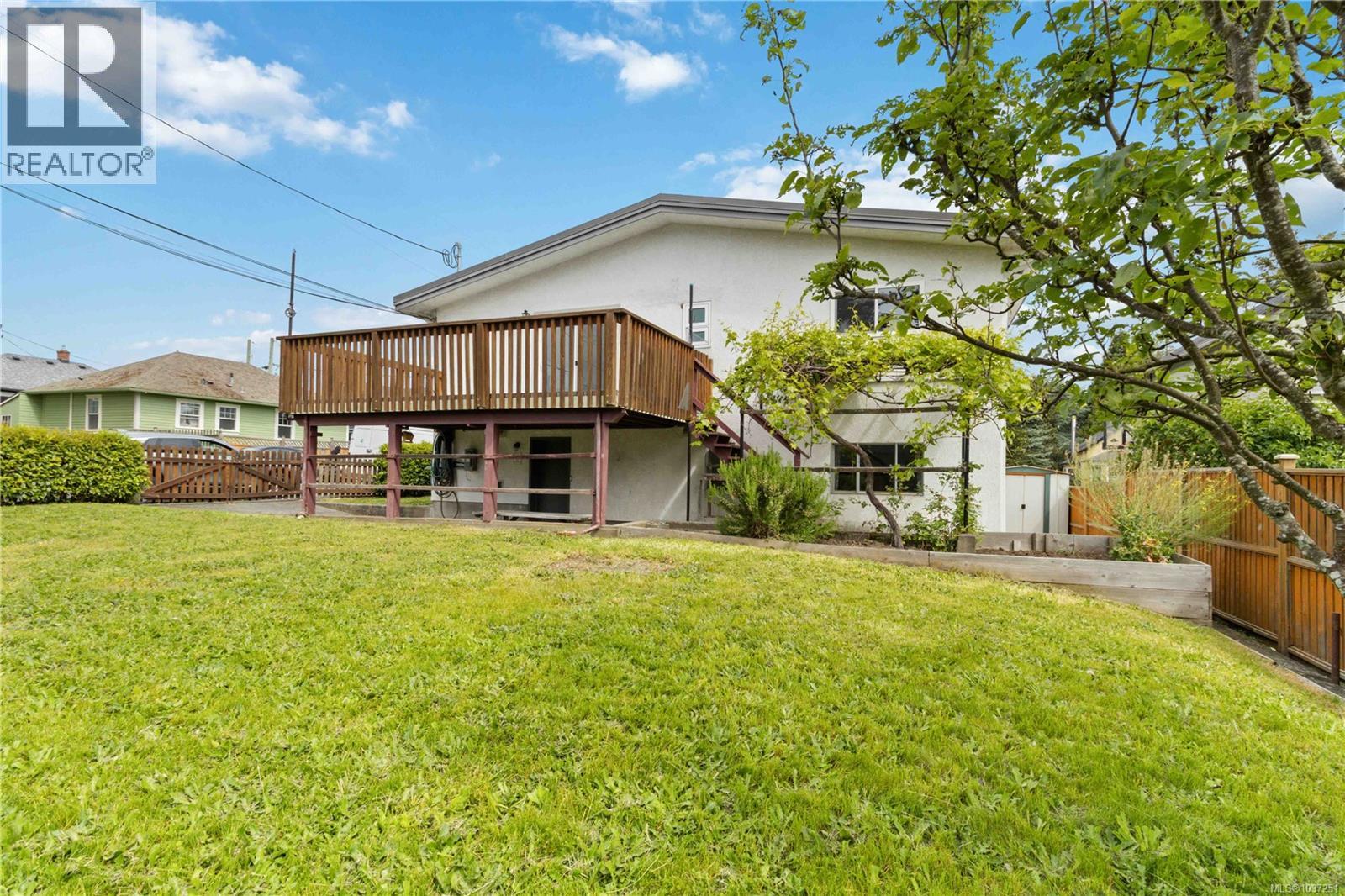 1273 Denman St - 58