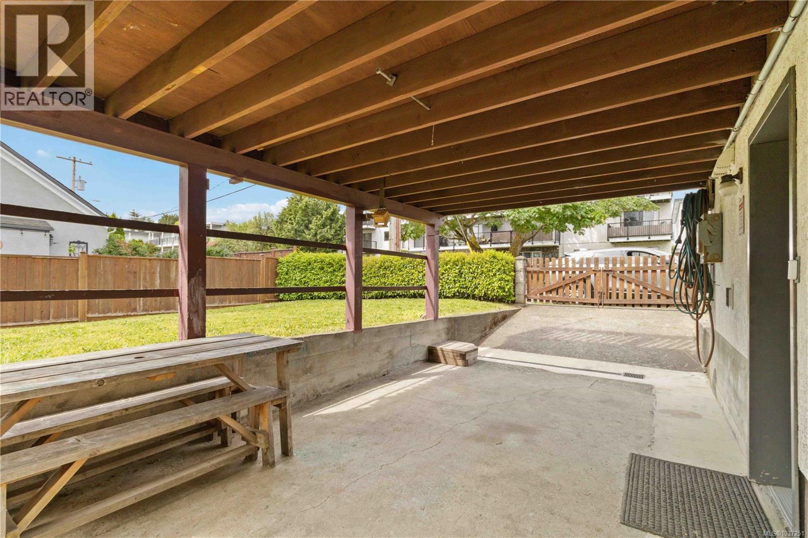 1273 Denman St - 37