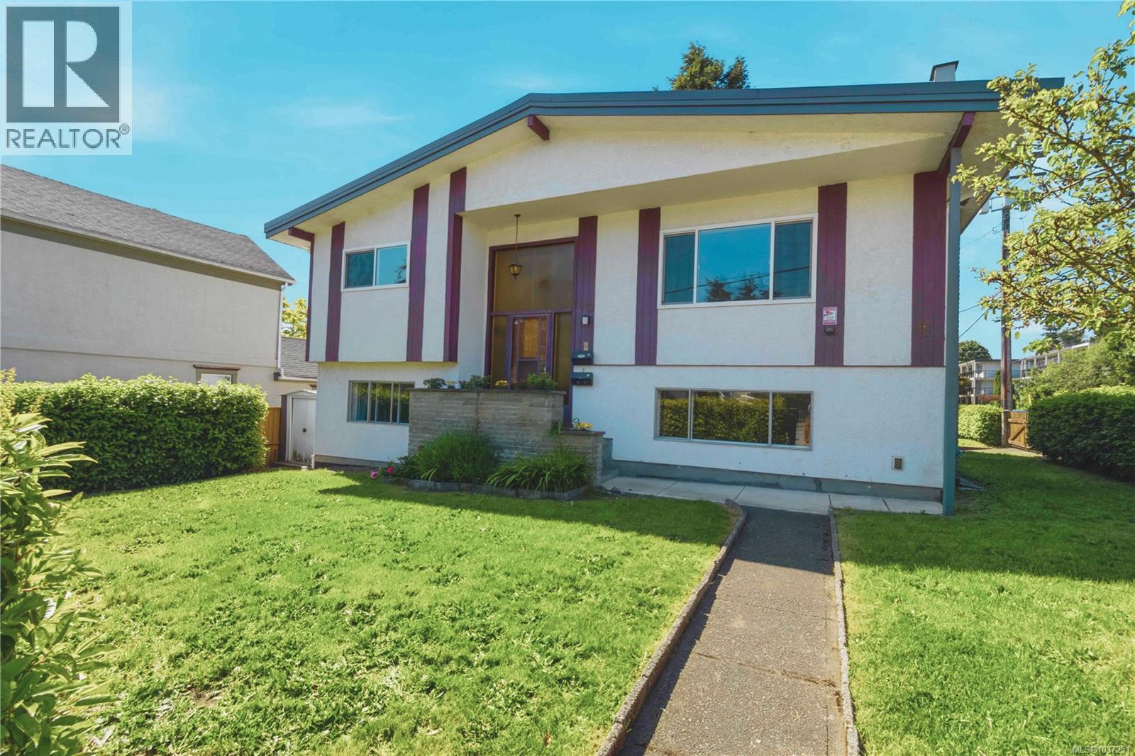 1273 Denman St - 60
