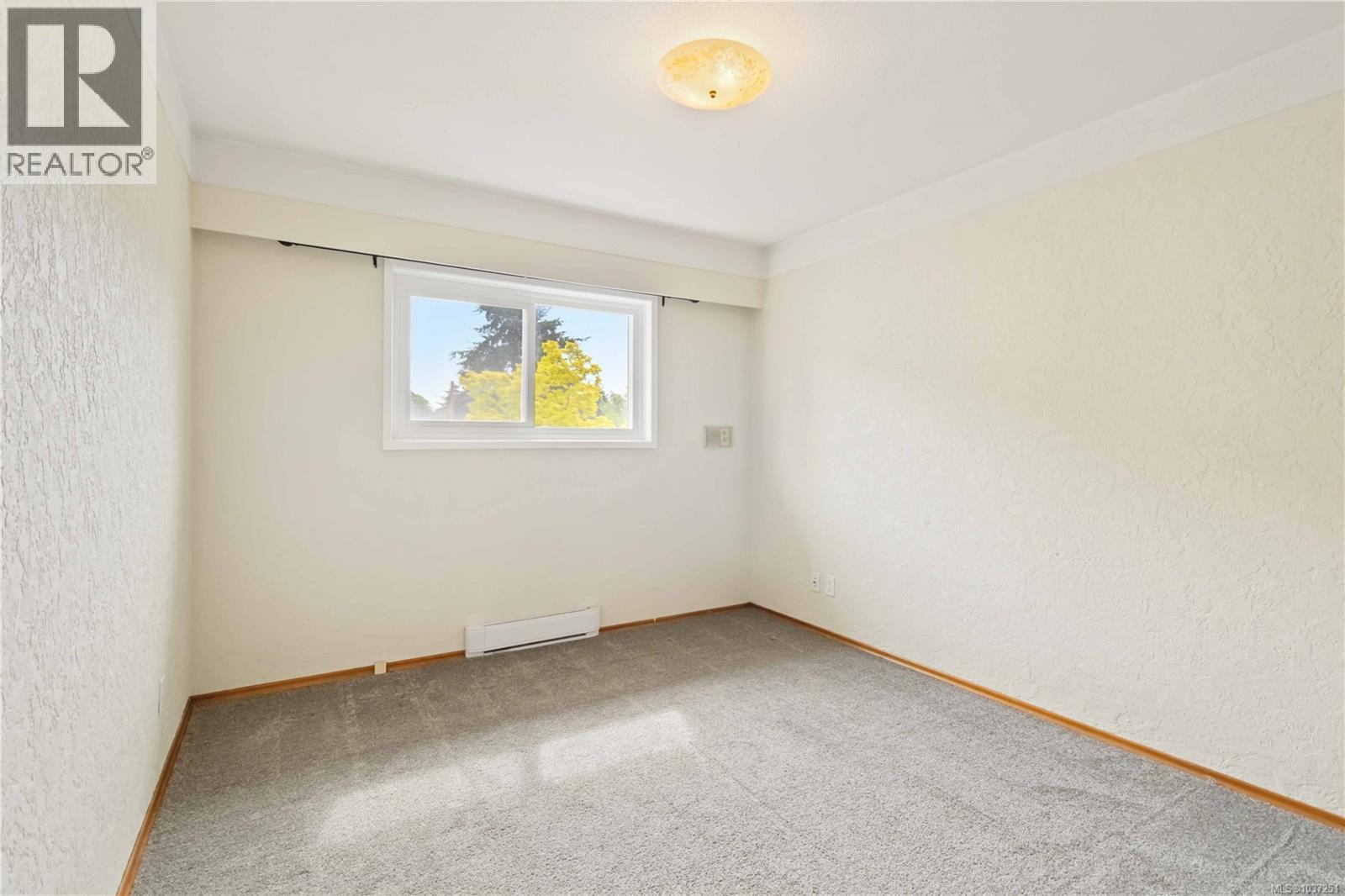 1273 Denman St - 27