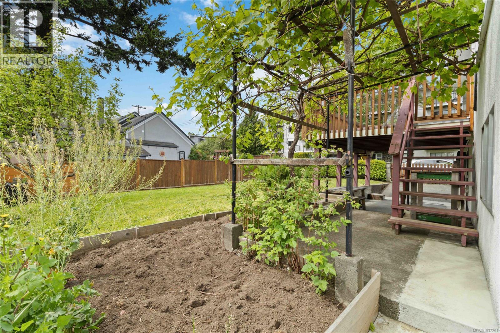 1273 Denman St - 38