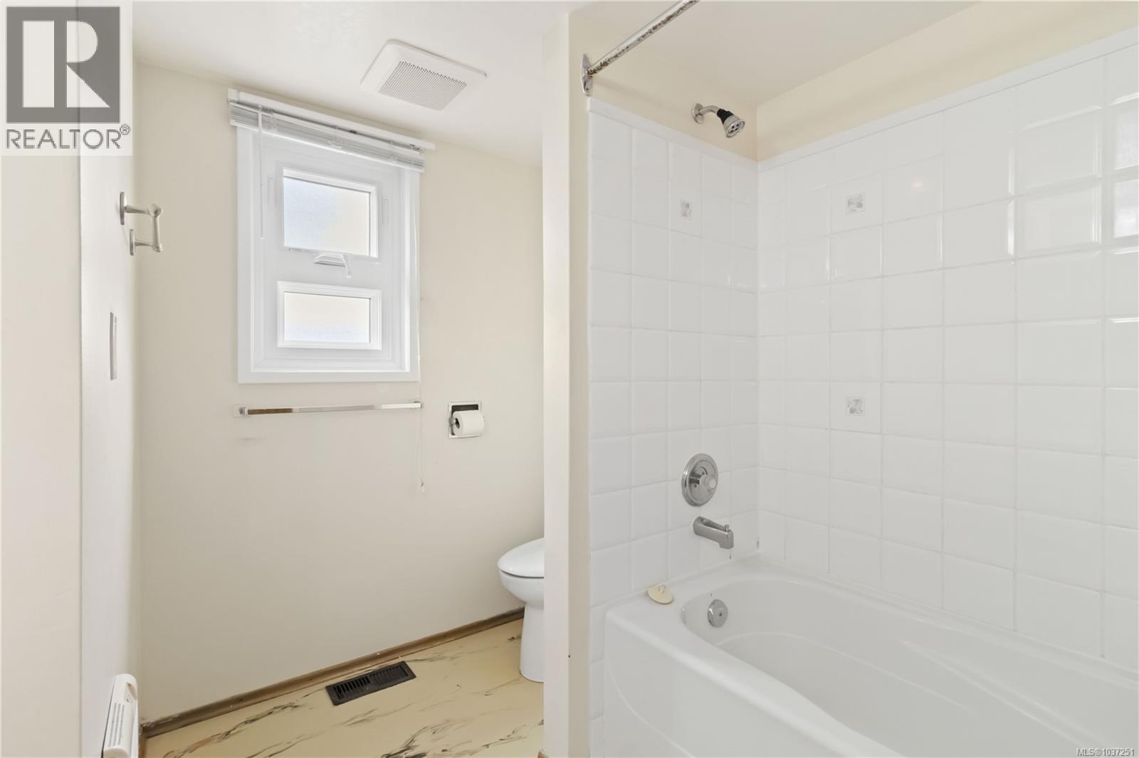 1273 Denman St - 25