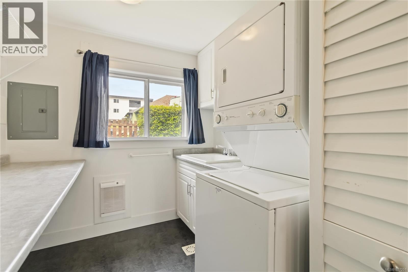 1273 Denman St - 57