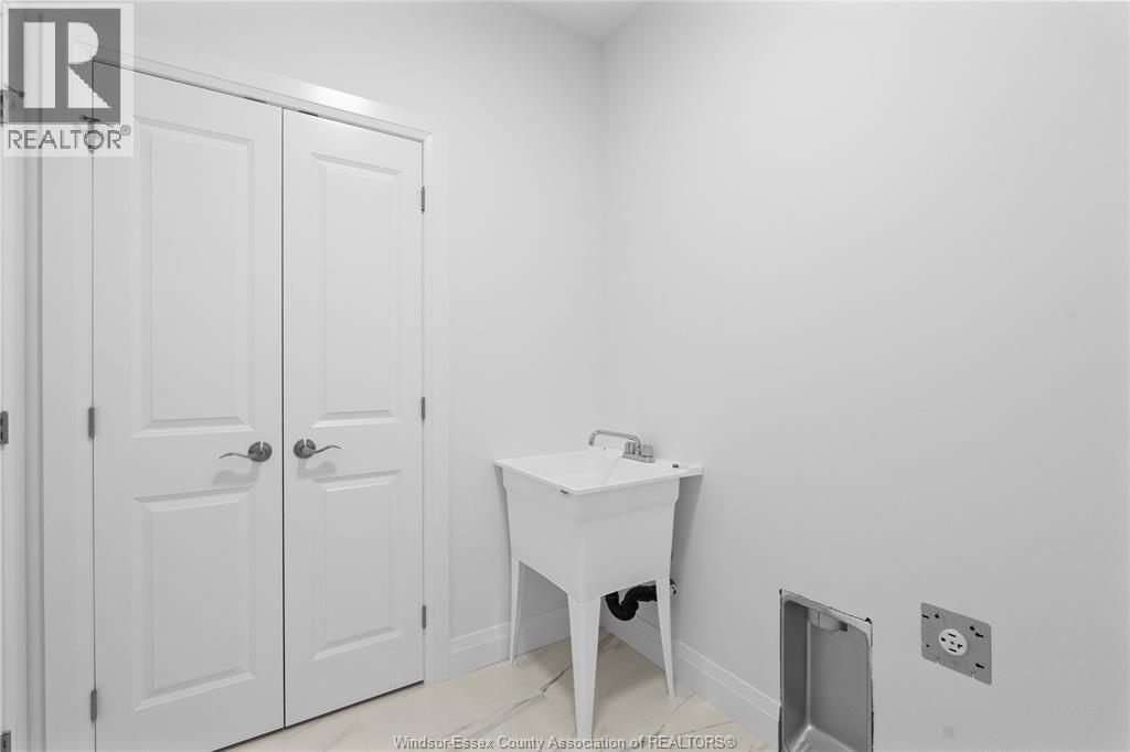 3335 TULLIO, LaSalle, Ontario, N9H1H3 — Photo 4