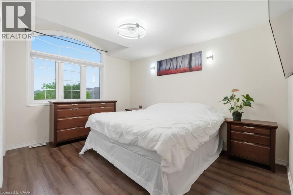 151 RAVENSWOOD Road - 18