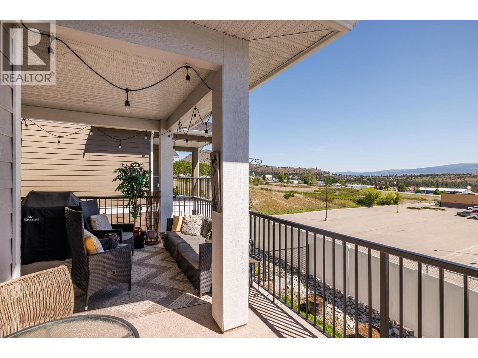 2359 Hawks Boulevard, West Kelowna