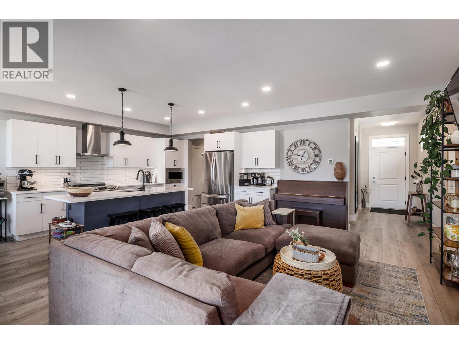 2359 Hawks Boulevard - 5