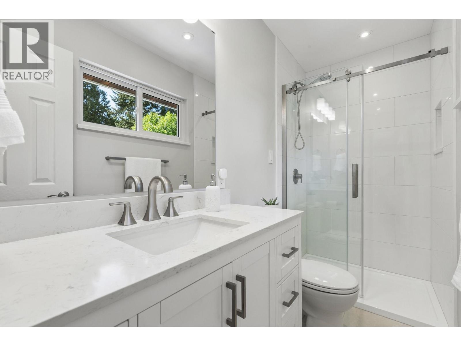 1256 EASTVIEW ROAD, North Vancouver