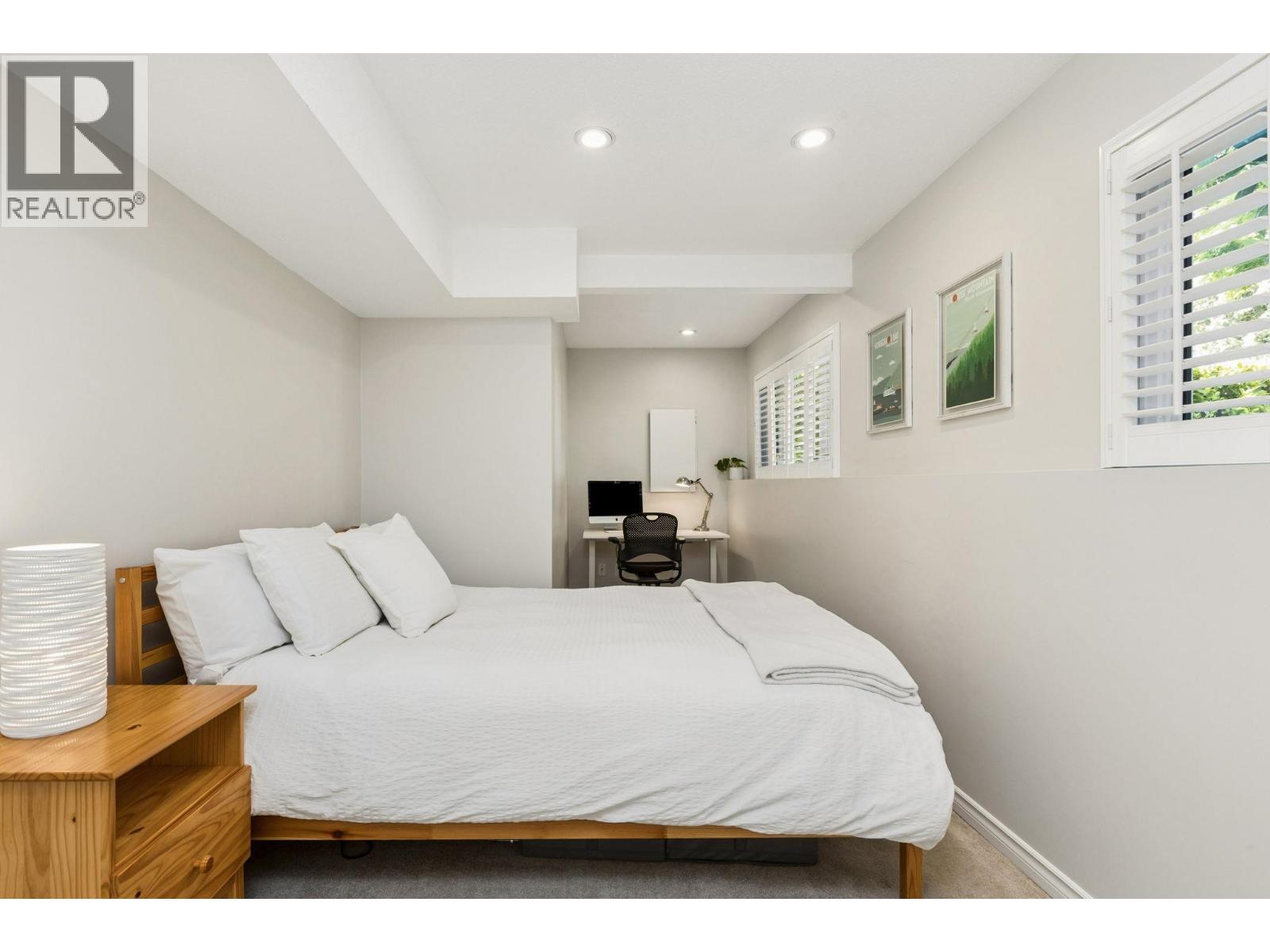 1256 EASTVIEW ROAD, North Vancouver