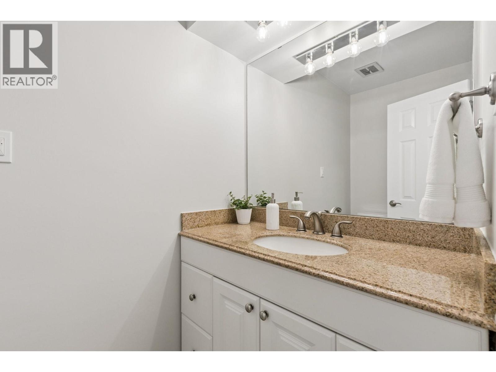1256 EASTVIEW ROAD, North Vancouver