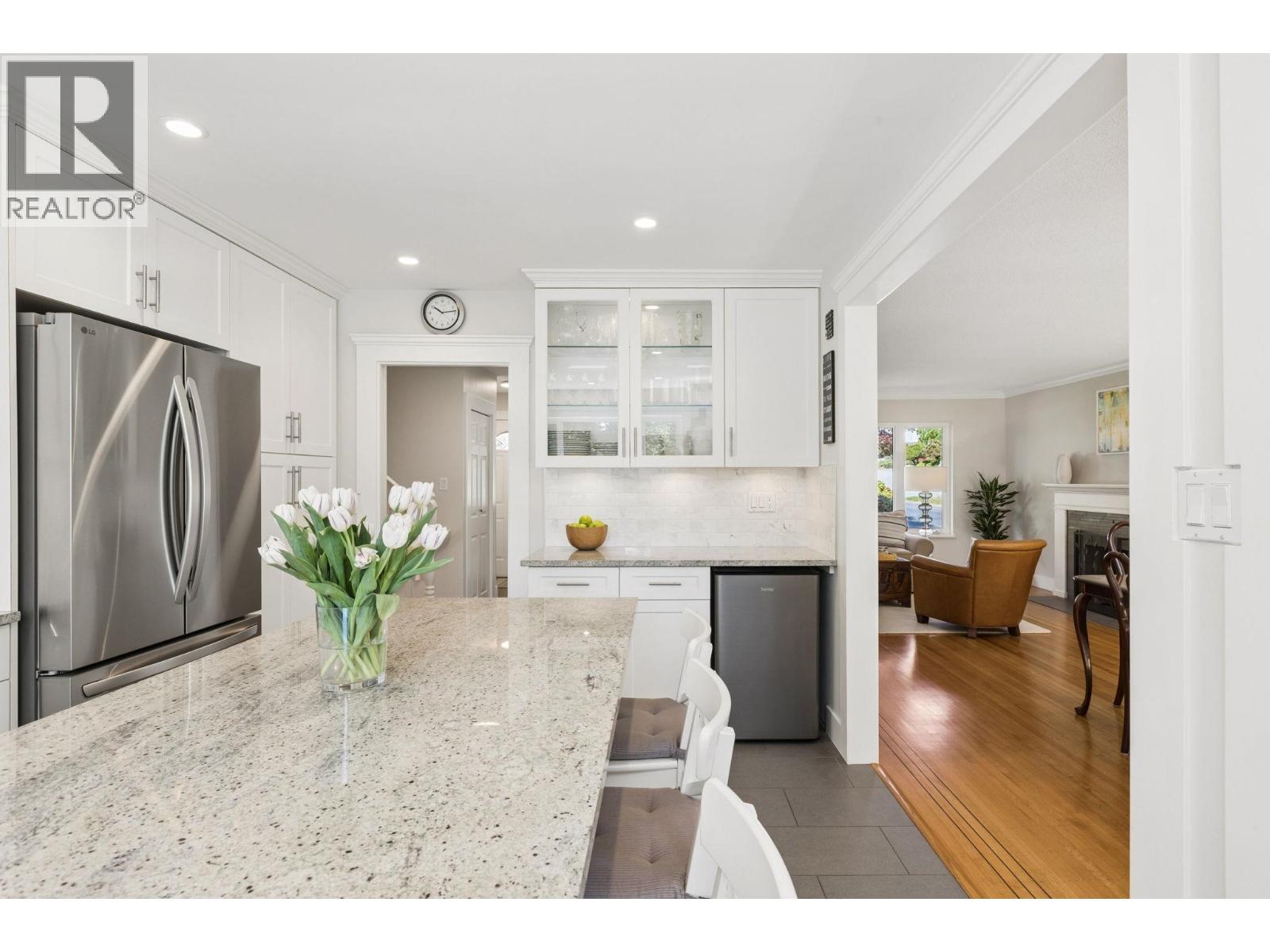 1256 EASTVIEW ROAD, North Vancouver