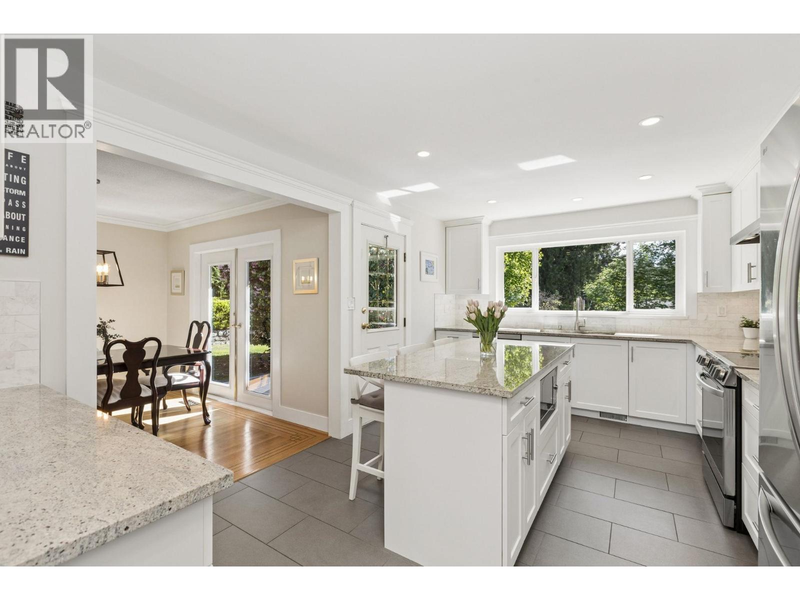 1256 EASTVIEW ROAD, North Vancouver