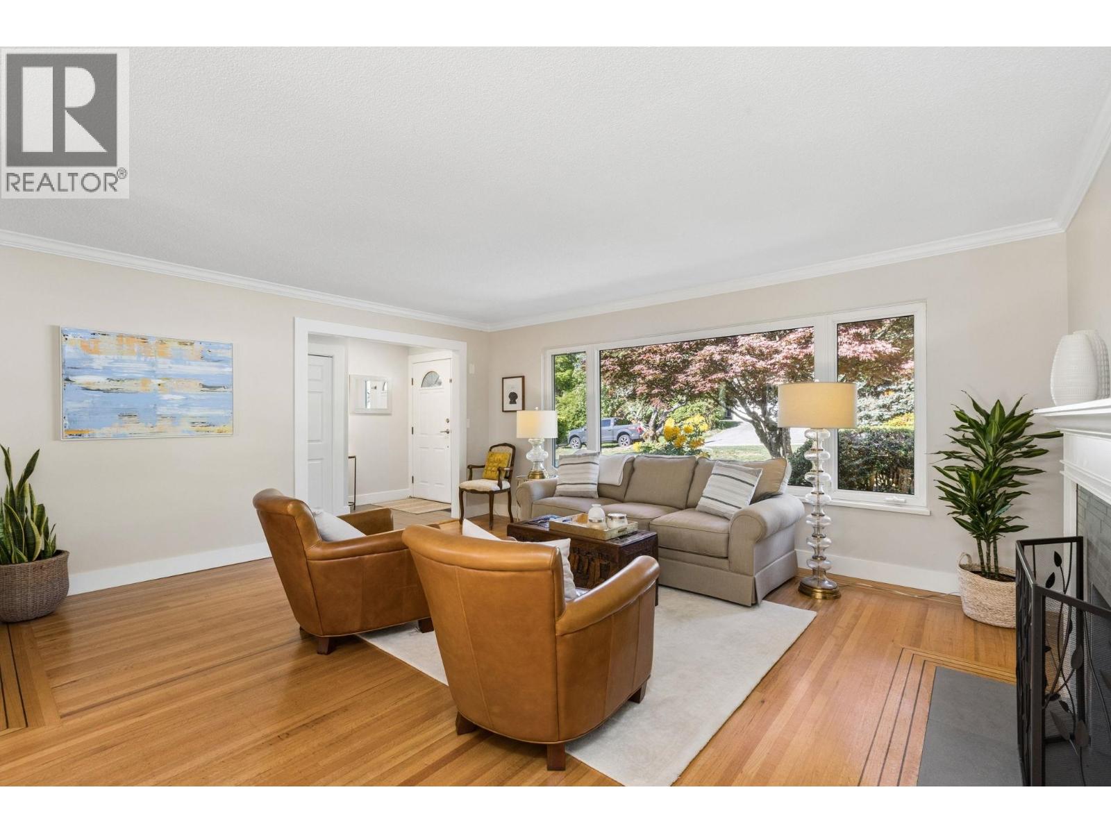 1256 EASTVIEW ROAD, North Vancouver