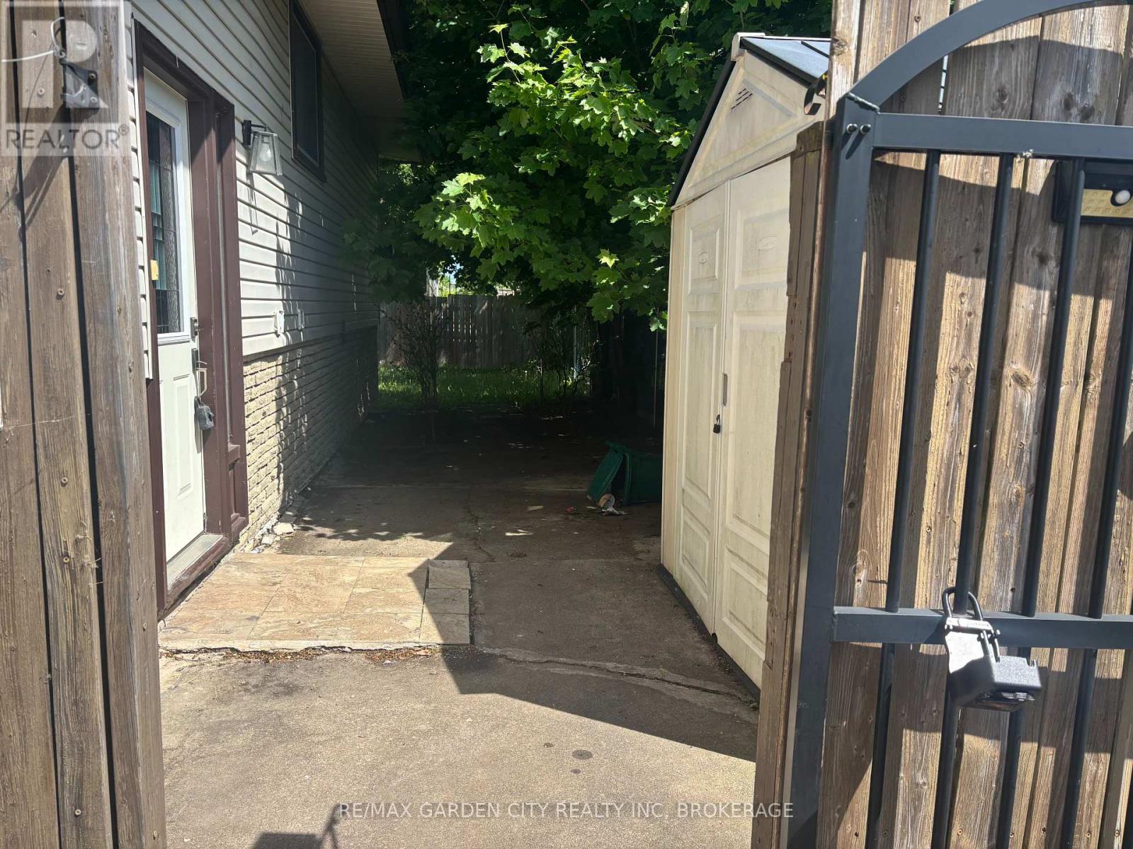 3 TARA CRESCENT - 3