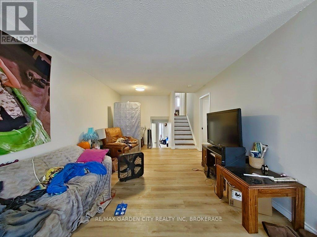 105 TUPPER DRIVE - 6