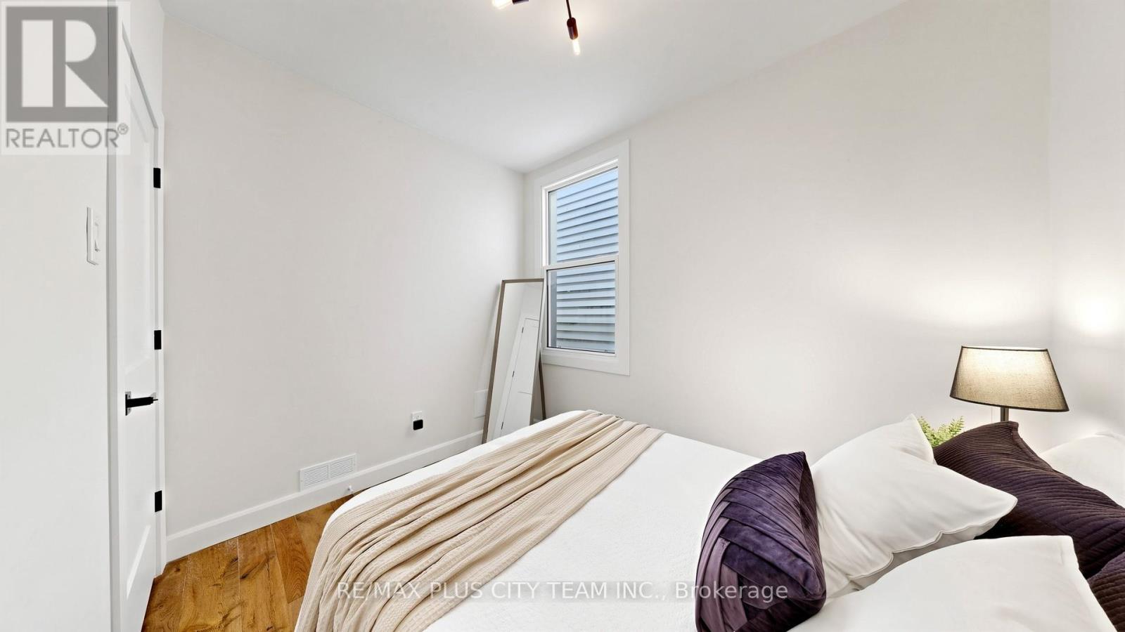 320 BOON AVENUE - 21